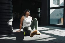 Do You Foam Roll Before or After a Workout? Experts Weigh In